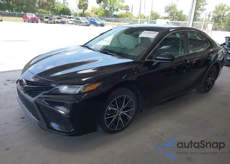 2021 Toyota Camry Se z USA, uszkodzony, nr VIN 4T1G11AK2MU582906